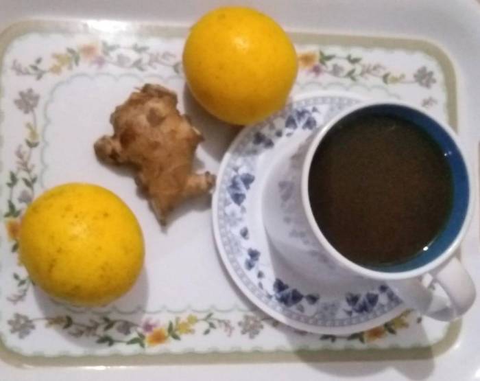 Fakta Medis: Mitos Minum Air Lemon Saat Perut Kosong