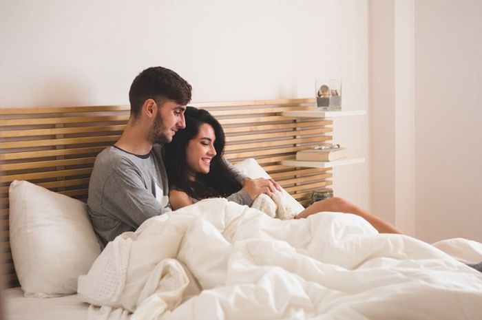 Menjadwalkan Hubungan Intim: Romantis atau Hambar?