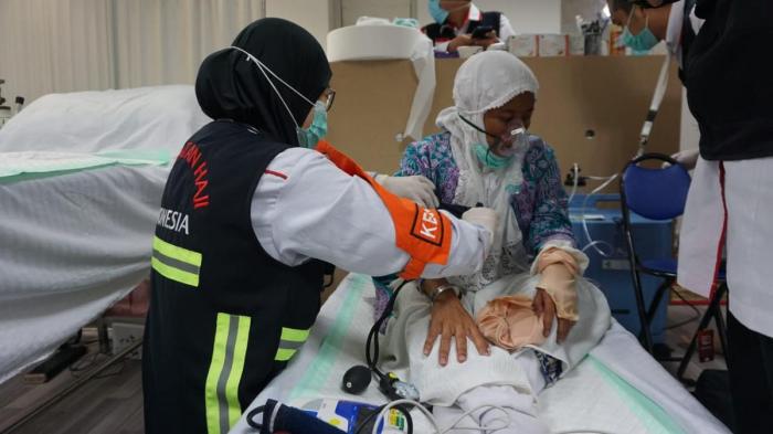 Banyak yang Dirawat, Jemaah Haji Diminta Istirahat Cukup Jelang Jadwal ... Kelelahan dan Dehidrasi Picu Kejadian Akut Kronis, Jemaah Diminta Waspada