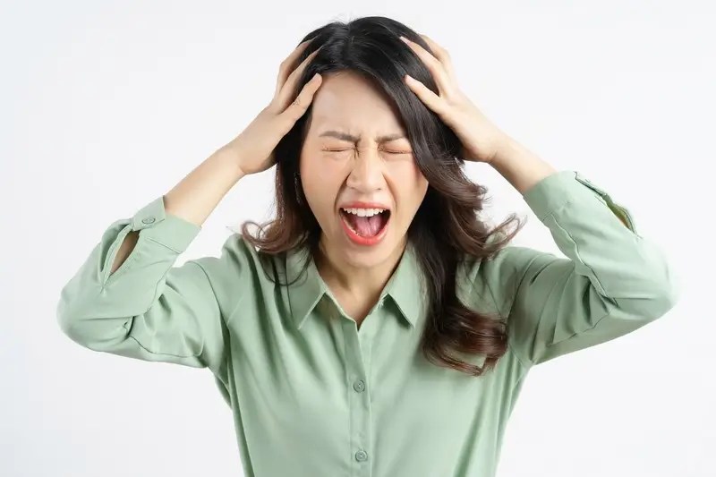 11 Cara Meredakan Emosi yang Ampuh agar Pikiran Tenang | Sehat AQUA Logika Membantu Menahan Diri Saat Emosi Meledak