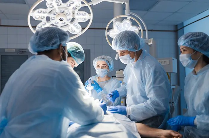 Dokter Ini Selamat dari Serangan Jantung Saat Operasi Pasien