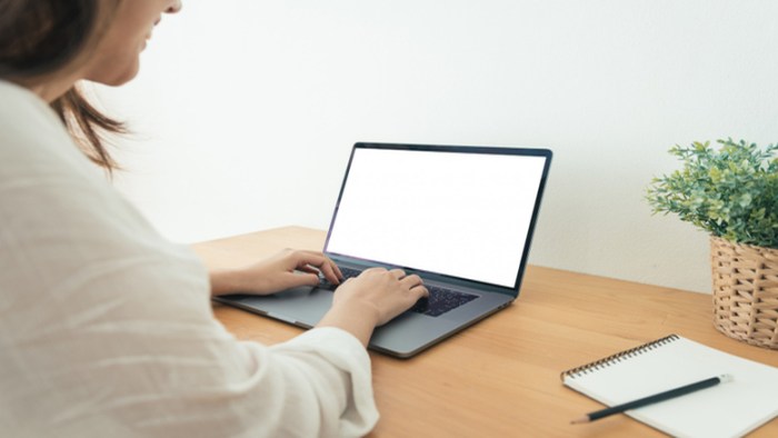 Tips Menjaga Postur Tubuh Saat Duduk Lama