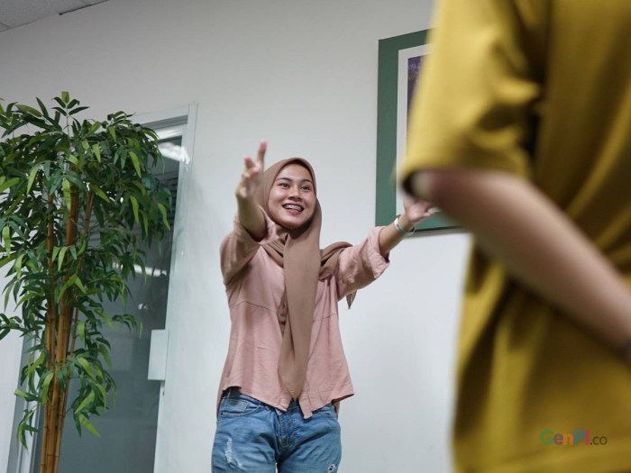 Aku Takut Ketika Sibuk Mensihati - Islampos Cara Menjaga Keintiman Saat Sibuk