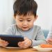 Anak Makan Sambil Nonton Tidak Baik untuk Tumbuh Kembang Menurut Dokter