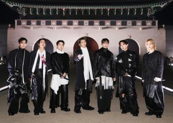 RM BTS Hadir di Konser Arirang, Ikuti Saran Dokter Batasi Gerak Setelah Cedera Ankle