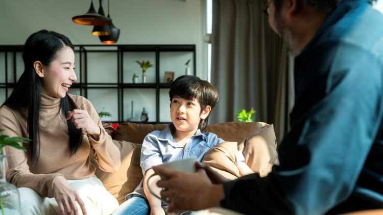 Cegah Sejak Dini, Cara Mendidik Anak Laki-laki untuk Hindari Pelecehan Verbal