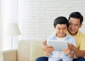 Cara Orangtua Mendampingi Anak di Era Digital yang Semakin Berkembang