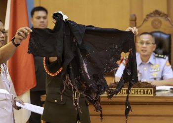 Penampakan Barang Bukti Kasus Penyiraman Air Keras Terhadap Andrie Yunus