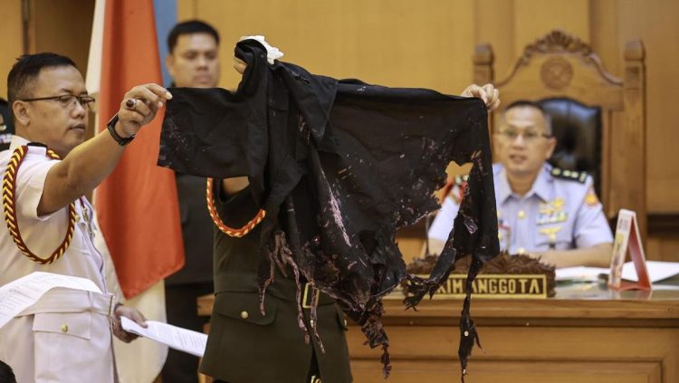 Penampakan Barang Bukti Kasus Penyiraman Air Keras Terhadap Andrie Yunus