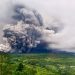 Gunung Semeru Erupsi Muntahkan Awan Panas dan Guguran Sabtu Malam