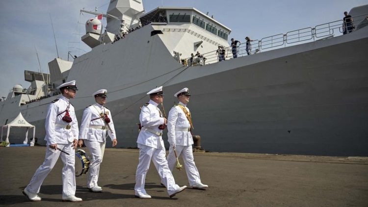 Kapal Perang Belanda HNLMS De Ruyter Dapat Dilihat di Surabaya