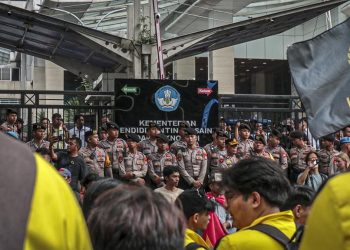 Demo Hardiknas, Mahasiswa Protes di Kementerian Pendidikan dan Teknologi