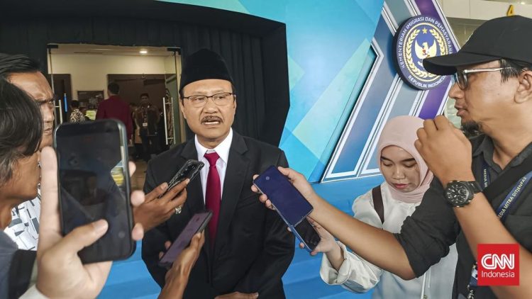 Polemik Sepatu Sekolah Rakyat, Mensos Akan Datangi KPK Besok