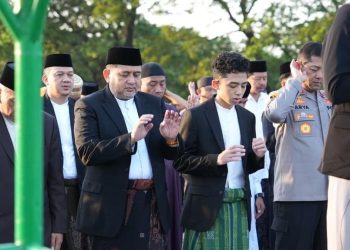 Pimpinan Kota Makassar Bersama Warga Salat Iduladha di Karebosi