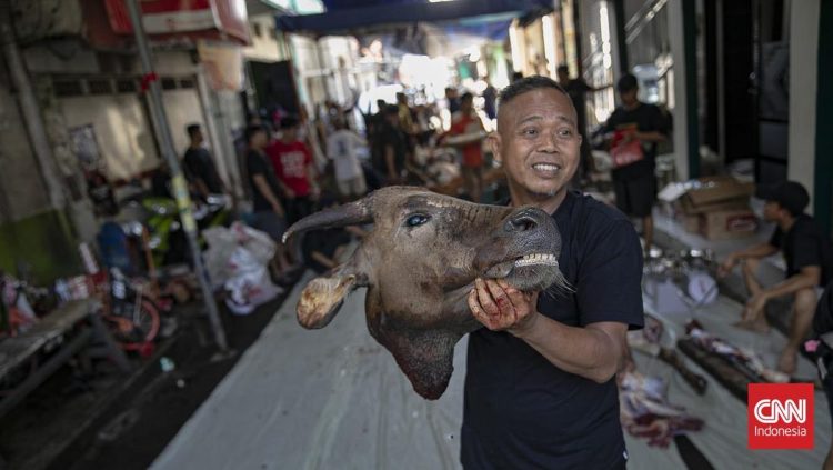 Aktivitas Pemotongan Hewan Kurban di Jakarta