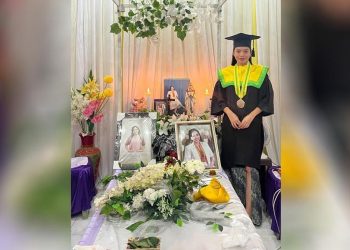 Adik Wisuda Raih Gelar Dokter di Tengah Duka