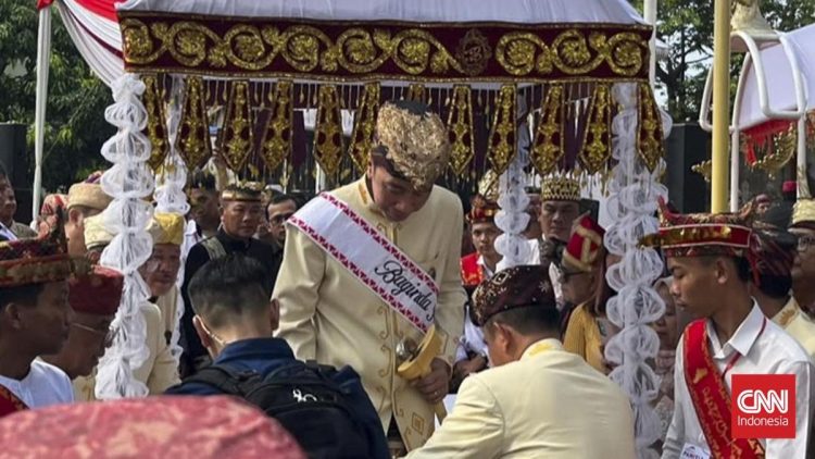 Safari Lampung Jokowi Terima Gelar Adat Baginda Pemuka Bangsa