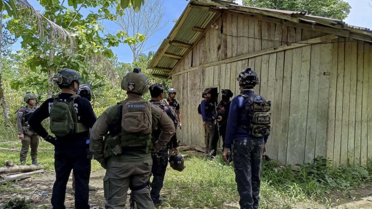 Satgas Damai Cartenz Tangkap Pemasok Senjata KKB di Papua Pegunungan