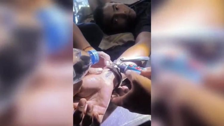Polisi Minta Bantuan Pemadam Kebakaran Buka Borgol Karena Kunci Patah
