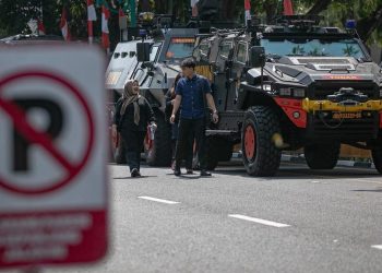 Rantis Brimob Menjaga Keamanan di Polda Metro Jaya
