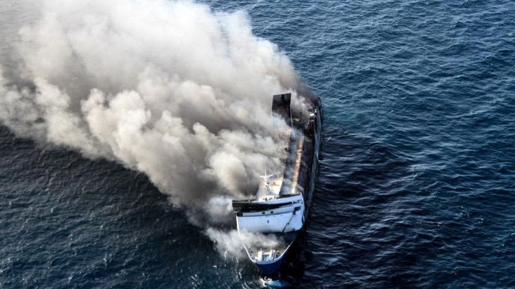 Kebakaran KMP Mutiara Sentosa II di Perairan Sumenep