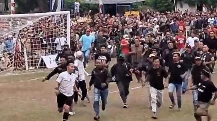 Suporter Keroyok Wasit Tarkam di Purbalingga Karena Tak Terima Keputusan