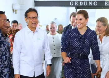 Putri Mahkota Swedia Victoria Mengamati Teknologi Genom di Indonesia