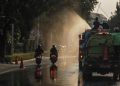 Foto Jakarta Atasi Jalan Terdampak Abu Vulkanik Anak Krakatau