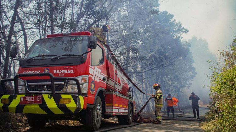 Mobil Pemadam Kebakaran Terbalik di Pangkep Sulsel Mengakibatkan 2 Kematian Personel
