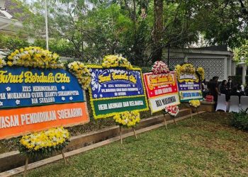 Karangan Bunga di Rumah Duka Guruh Soekarnoputra