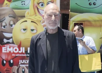 Masa Kecil Patrick Stewart Dipenuhi Kekerasan Domestik dan Dugaan PTSD pada Ayahnya