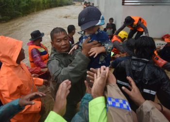 Warga Terjebak Banjir Bandang di Padang, Tim Evakuasi BPBD Dikerahkan