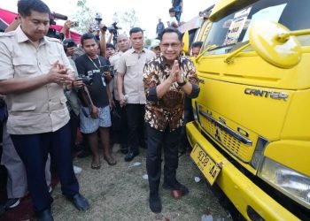 Mendagri dan Menteri PKP Lepas 125 Truk untuk Program Gentengisasi