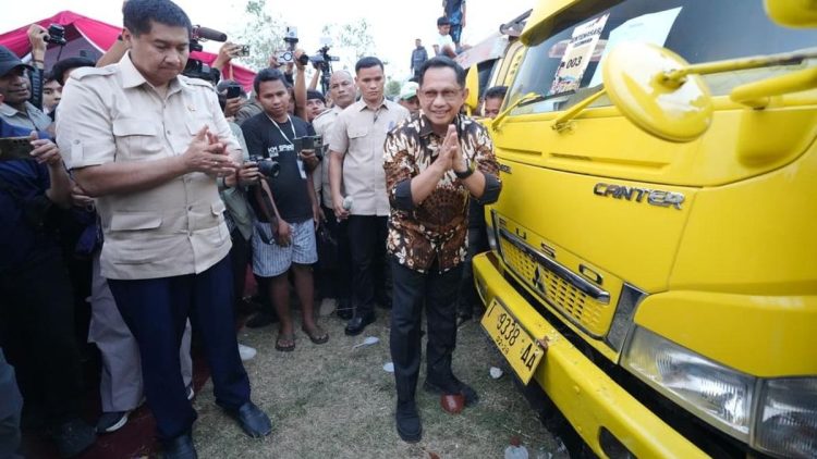 Mendagri dan Menteri PKP Lepas 125 Truk untuk Program Gentengisasi