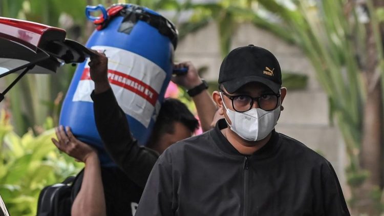 Bupati Klaten Tersangka Korupsi Simpan Rp934 Juta Dalam Tong