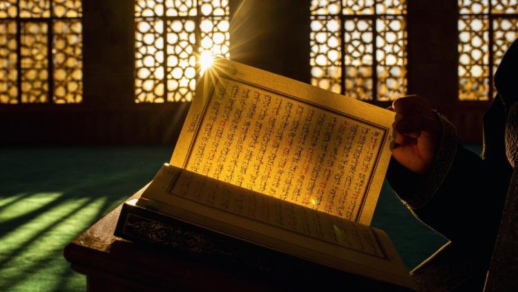 Pemuda Bondowoso Relakan Al-Quran Demi Uang Rp1 Juta
