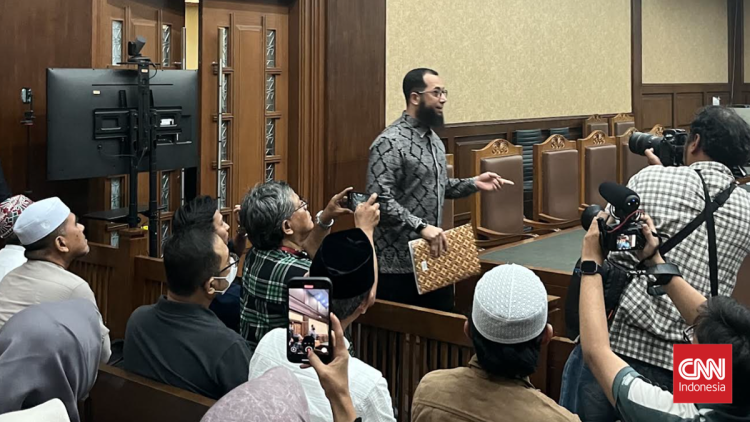 Khalid Basalamah Menjadi Saksi dalam Sidang Kasus Kuota Haji