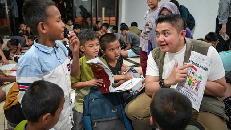 Momen Seskab Sidak Sekolah Rakyat di Cikarang