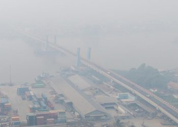 Kualitas Udara Sangat Bahaya di Palembang Menyebabkan Sesak Bernapas